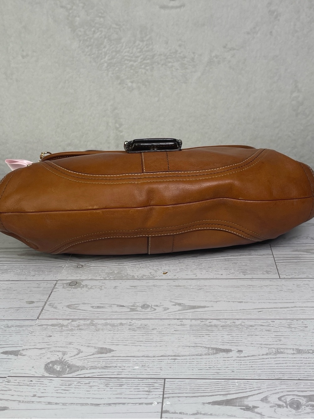 VINTAGE Coach Soho Flap Shoulder Bag British Tan Leather F10192 - Picture 7 of 13